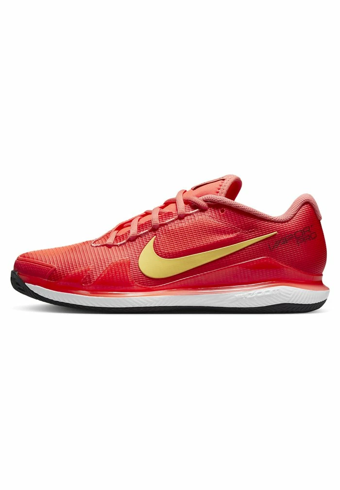 Nike Performance AIR ZOOM VAPOR PRO CLAY - Clay Court Tennis Shoes - Bright Crimson/topaz Gold-magic Ember 1 Nike Performance AIR ZOOM VAPOR PRO CLAY - Clay Court Tennis Shoes - Bright Crimson/topaz Gold-magic Ember
