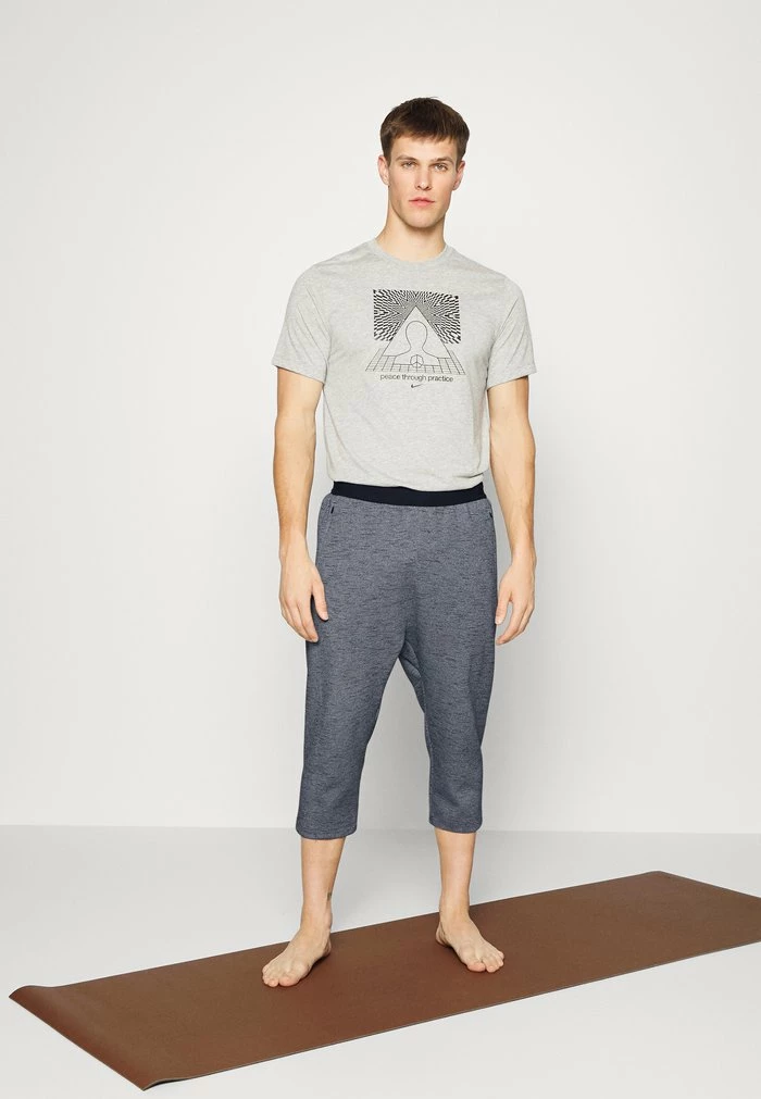 Nike Performance PANT EARTH DAY - Tracksuit Bottoms - Black/iron Grey 2 Nike Performance PANT EARTH DAY - Tracksuit Bottoms - Black/iron Grey - Image 2