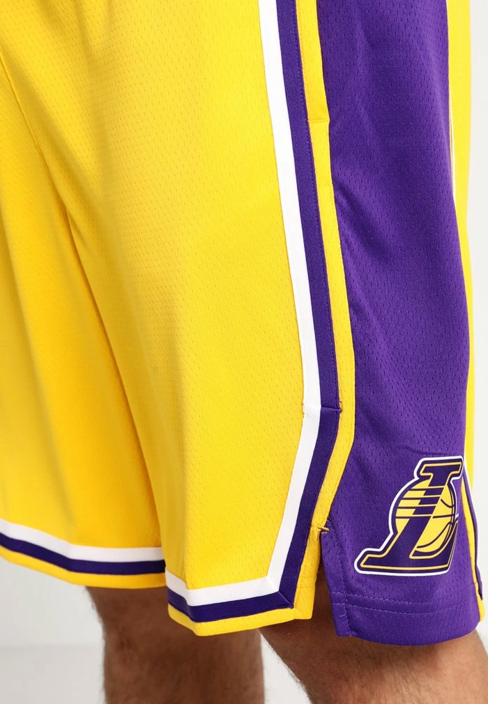 Nike Performance LA LAKERS NBA SWINGMAN SHORT - Sports Shorts - Amarillo/field Purple/white 4 Nike Performance LA LAKERS NBA SWINGMAN SHORT - Sports Shorts - Amarillo/field Purple/white - Image 4