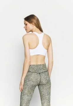 Nike Performance Medium Support Sports Bra - White/black 8 Nike Performance Medium Support Sports Bra - White/black -Nike Performance store bc9647fd4f6240159c1e202538ba169b