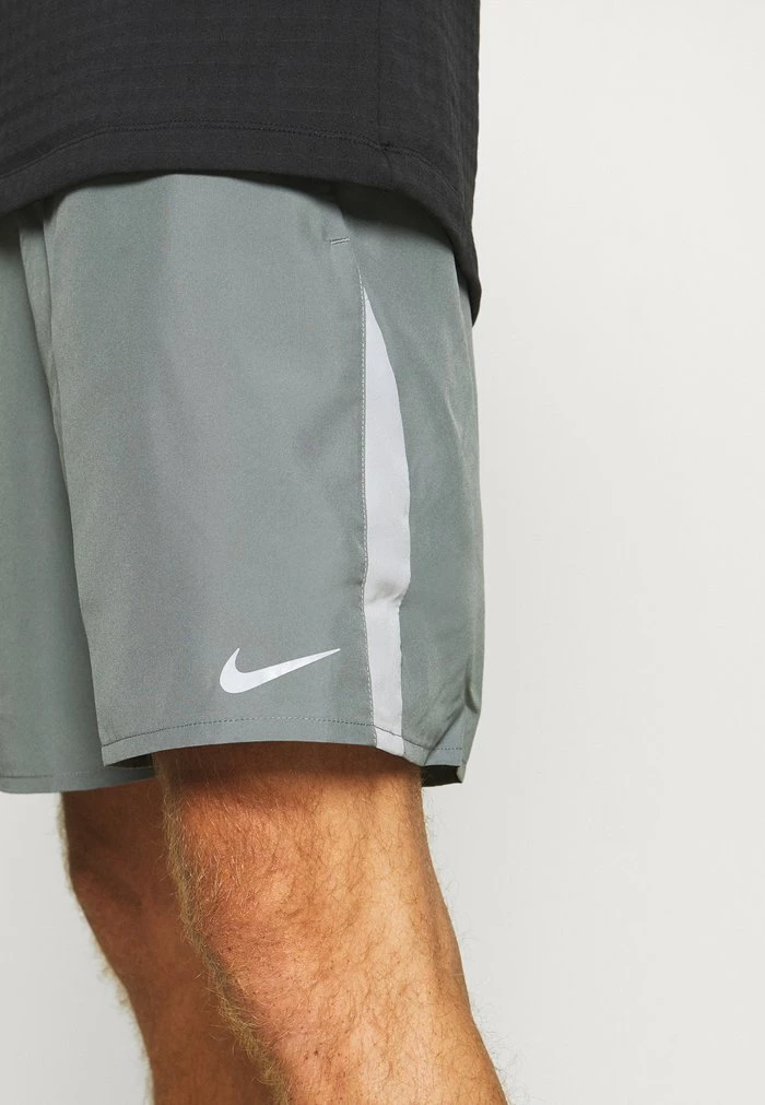 Nike Performance RUN SHORT - Sports Shorts - Smoke Grey 4 Nike Performance RUN SHORT - Sports Shorts - Smoke Grey - Image 4