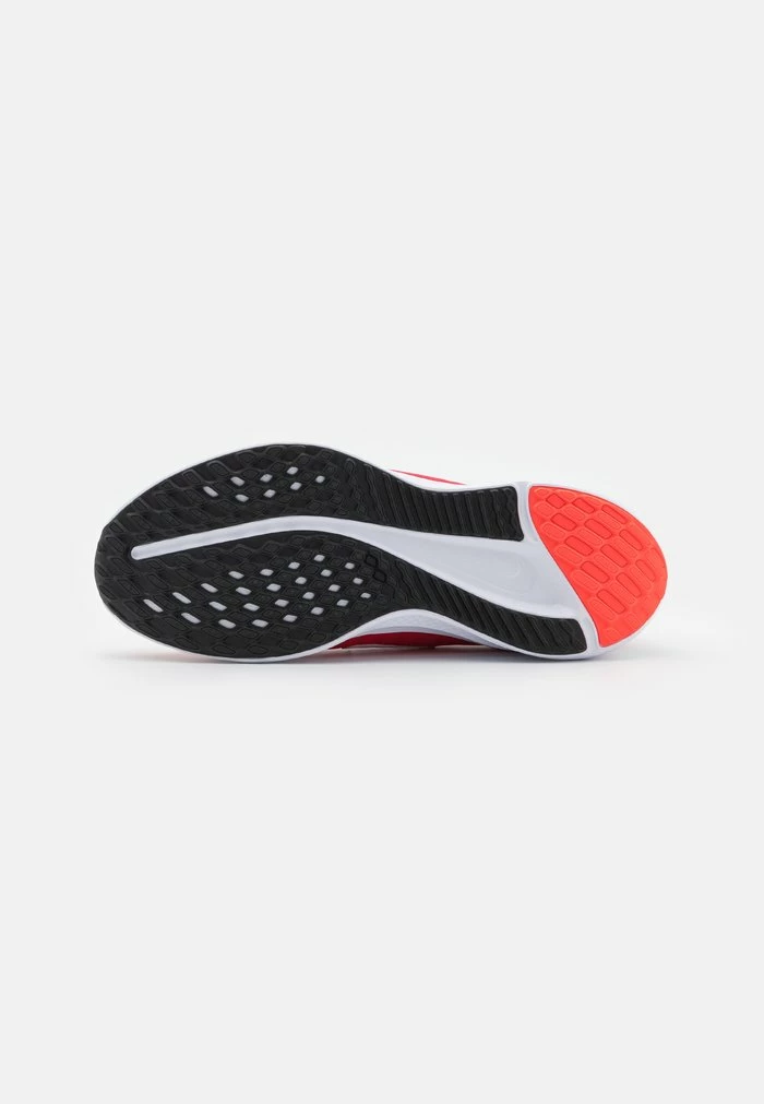 Nike Performance WMNS QUEST 5 - Neutral Running Shoes - University Red/white/bright Crimson/black 5 Nike Performance WMNS QUEST 5 - Neutral Running Shoes - University Red/white/bright Crimson/black - Image 5