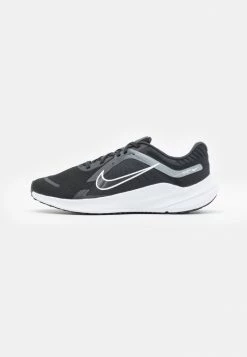 Nike Performance QUEST 5 - Neutral Running Shoes - Black/white/smoke Grey/dark Smoke Grey