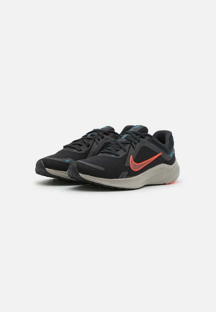 Nike Performance QUEST 5 - Neutral Running Shoes - Black/crimson/cobblestone/laser Blue 2 Nike Performance QUEST 5 - Neutral Running Shoes - Black/crimson/cobblestone/laser Blue - Image 2