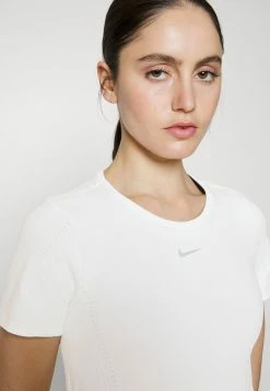 Nike Performance AURA SLIM - Sports T-shirt - White -Nike Performance store c5b334dde2b0473893fc2948b03eeac2