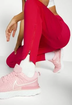 Nike Performance ESSENTIAL PANT - Tracksuit Bottoms - Mystic Hibiscus -Nike Performance store c74b7dfaa77045859308d5e6f03586b5