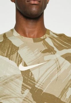 Nike Performance TEE CAMO - Print T-shirt - Hazel Rush -Nike Performance store c84798636bc846a9a7cc29f1681da489