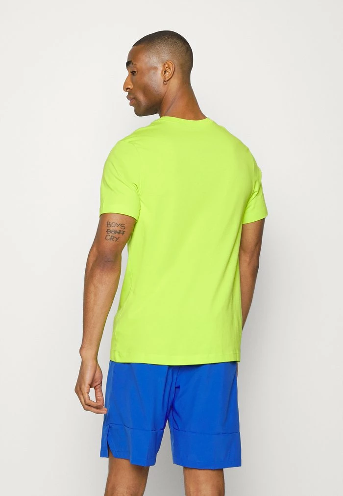 Nike Performance TEE - Sports T-shirt - Atomic Green 3 Nike Performance TEE - Sports T-shirt - Atomic Green - Image 3