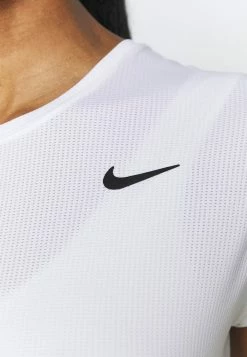 Nike Performance VICTORY - Sports T-shirt - White/black -Nike Performance store cb3eadcc2ae543aebfd95390a991eb66