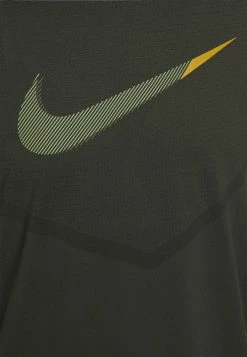 Nike Performance RISE - Print T-shirt - Alligator -Nike Performance store d310cccefa6b4c2d96c6dd39c0a69f3a