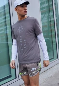 Nike Performance TRAIL - Sports Shorts - Olive Grey/light Iron Ore -Nike Performance store d3157af0625e46dea254fc5036f9e42e