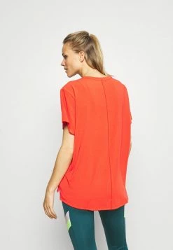 Nike Performance W NK ONE LUXE DF SS STD - Basic T-shirt - Chile Red 7 Nike Performance W NK ONE LUXE DF SS STD - Basic T-shirt - Chile Red -Nike Performance store d728eb7aa18543b6860931d2397bb0a7