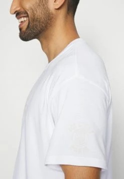 Nike Performance PARIS ST GERMAIN TRAVEL TEE - Club Wear - White -Nike Performance store da70f693cc354e88b08d868924e3e0f9