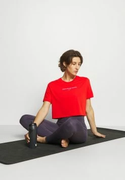 Alternative view of Nike Performance CROP YOGA - Print T-shirt - Chile Red