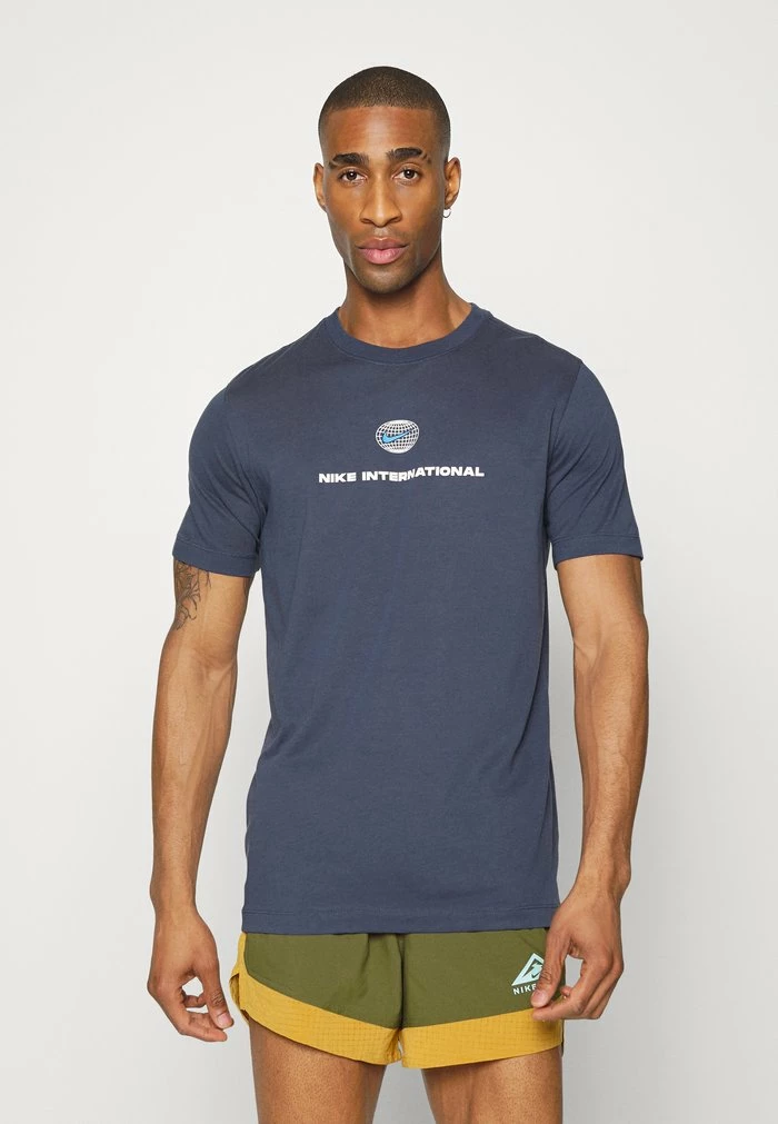 Nike Performance TEE HERITAGE - Sports T-shirt - Thunder Blue 1 Nike Performance TEE HERITAGE - Sports T-shirt - Thunder Blue