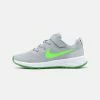 Nike Performance REVOLUTION 6 NN UNISEX - Neutral Running Shoes - Light Smoke Grey/green Strike/dark Smoke Grey/chrome