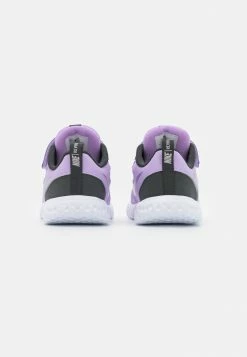 Nike Performance REVOLUTION 5 UNISEX - Neutral Running Shoes - Lilac/metallic Silver/dark Smoke Grey/white -Nike Performance store dd342dccddf544678daf401e3ff8326f