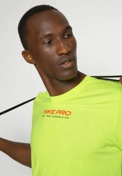 Nike Performance TEE PRO - Sports T-shirt - Atomic Green -Nike Performance store de5790bb74fb4dc8a769398e41a32291