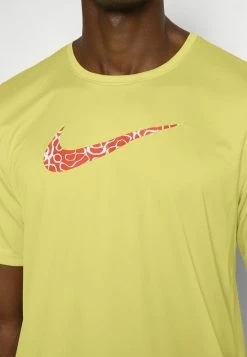 Nike Performance MILER - Sports T-shirt - Celery -Nike Performance store e425dbda59f6473d8aa843aaeabcd9cb