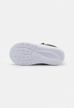 Nike Performance STAR RUNNER 3 UNISEX - Neutral Running Shoes - Black/chrome/dark Smoke Grey/green Strike -Nike Performance store e46773de9ee941f98ba26c54385ad877