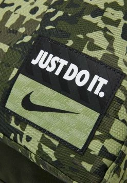 Nike Performance UTILITY SPEED CAMo UNISEX - Rucksack - Sequoia/alligator -Nike Performance store e4964a65ddde48d2a27414699cf4d889