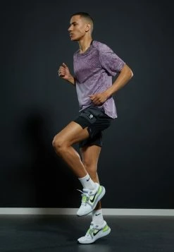 Nike Performance RUN - Sports T-shirt - Black/sangria/doll/reflective Silver