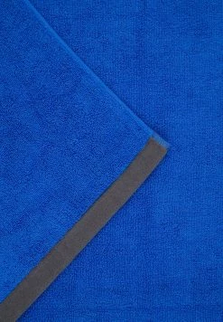 Nike Performance FUNDAMENTAL - Towel - Varsity Royal/white -Nike Performance store e7b47a03ea6a4a52a2432c3dd8edb2be