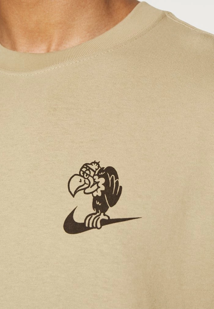 Nike Performance TEE SUSTAINABLE - Print T-shirt - Limestone 5 Nike Performance TEE SUSTAINABLE - Print T-shirt - Limestone - Image 5