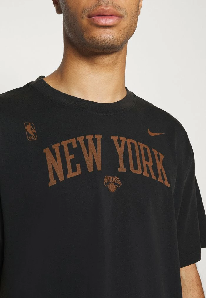 Nike Performance NBA NEW YORK KNICKS MAX TEE - Club Wear - Black 6 Nike Performance NBA NEW YORK KNICKS MAX TEE - Club Wear - Black - Image 6