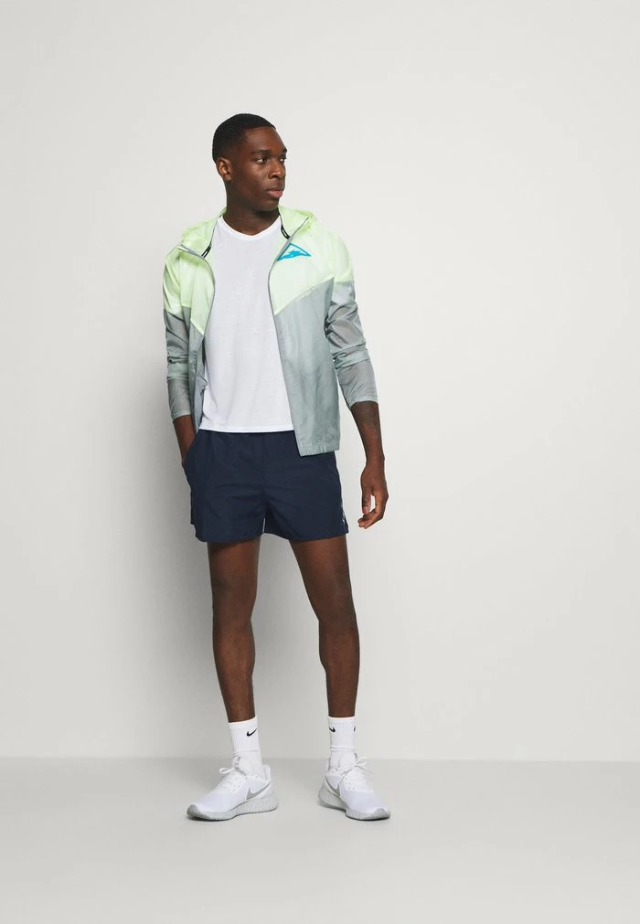 Nike Performance MILER - Sports T-shirt - White/silver 2 Nike Performance MILER - Sports T-shirt - White/silver - Image 2