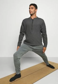 Nike Performance CREW RESTORE - Sweatshirt - Black -Nike Performance store e91d6e1104744b0db86a556fcb2f07fd