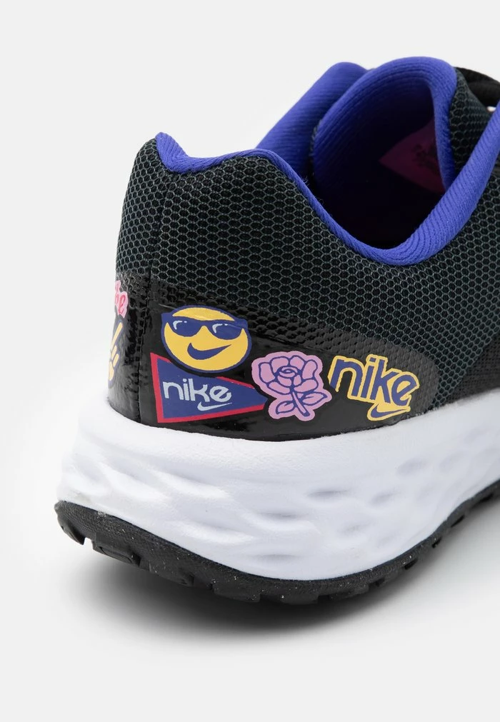 Nike Performance REVOLUTION 6 UNISEX - Neutral Running Shoes - Black/very Berry/lapis 6 Nike Performance REVOLUTION 6 UNISEX - Neutral Running Shoes - Black/very Berry/lapis - Image 6