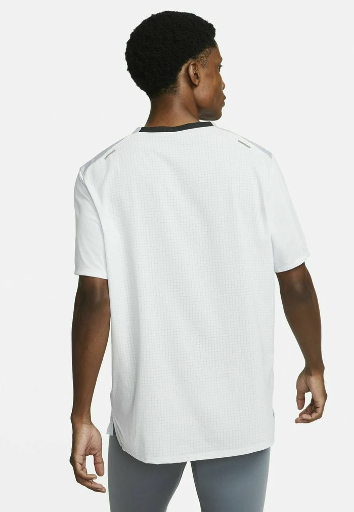 Nike Performance TRAIL RISE 365 - Sports T-shirt - Football Grey Ironstone 3 Nike Performance TRAIL RISE 365 - Sports T-shirt - Football Grey Ironstone - Image 3