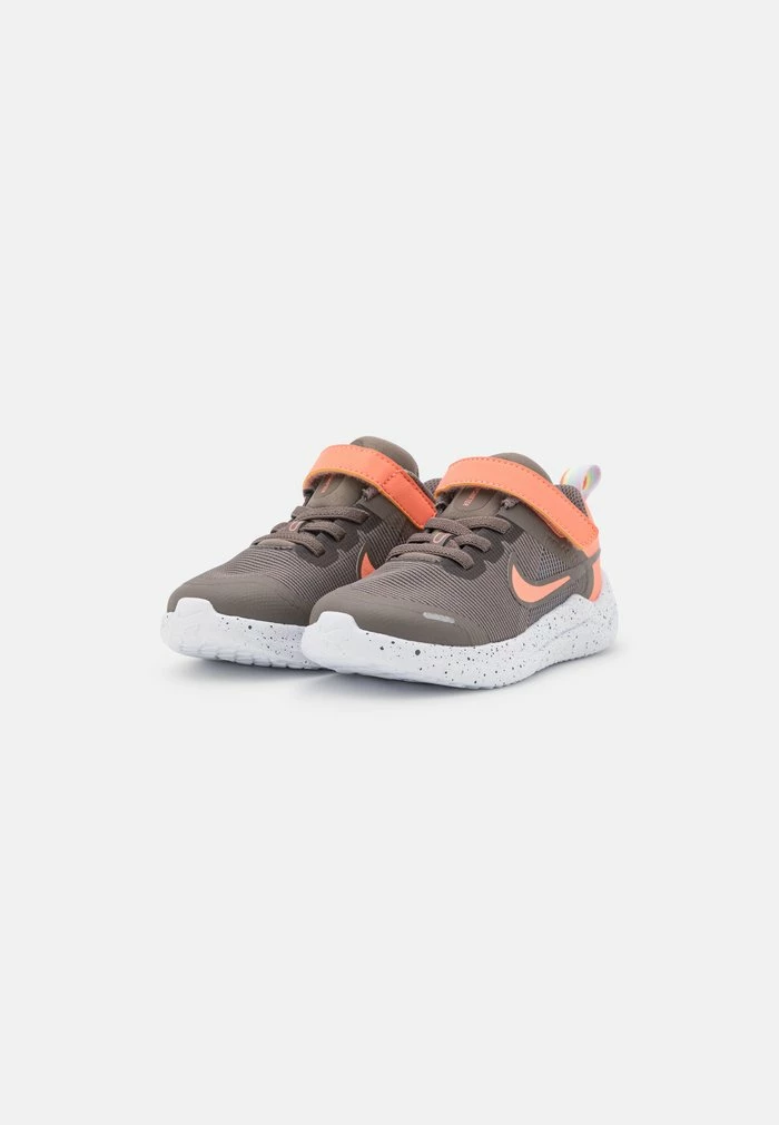 Nike Performance DOWNSHIFTER 12 UNISEX - Neutral Running Shoes - Worn Blue/crimson Bliss/cave Stone/white 2 Nike Performance DOWNSHIFTER 12 UNISEX - Neutral Running Shoes - Worn Blue/crimson Bliss/cave Stone/white - Image 2