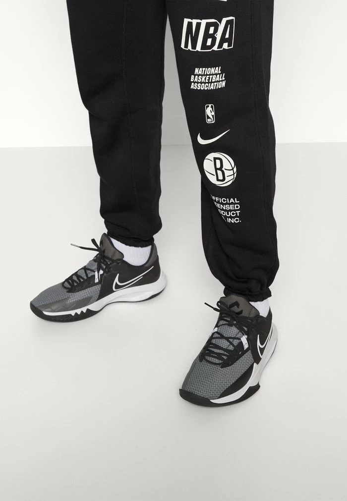 Nike Performance NBA BROOKLYN NETS COURTSIDE PANT - Tracksuit Bottoms - Black 5 Nike Performance NBA BROOKLYN NETS COURTSIDE PANT - Tracksuit Bottoms - Black - Image 5