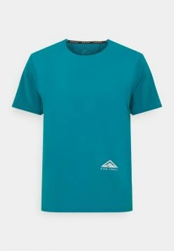 Nike Performance M NK DF TRAIL RISE - Print T-shirt - Bright Spruce