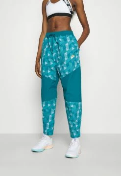 Nike Performance PANT - Tracksuit Bottoms - Bright Spruce/cave Purple/gold