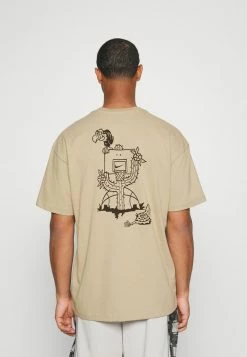 Nike Performance TEE SUSTAINABLE - Print T-shirt - Limestone