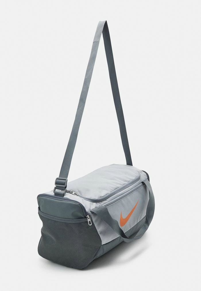 Nike Performance DUFF UNISEX - Sports Bag - Smoke Grey Orange Trance 3 Nike Performance DUFF UNISEX - Sports Bag - Smoke Grey Orange Trance - Image 3