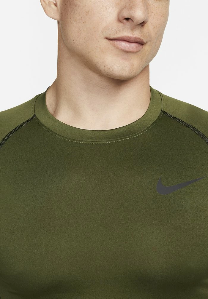 Nike Performance Sports T-shirt - Rough Green/black/black 4 Nike Performance Sports T-shirt - Rough Green/black/black - Image 4