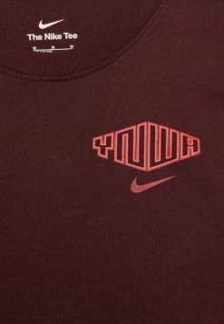 Nike Performance LIVERPOOL FC B NK VOICE TEE - Sports T-shirt - Burgundy Crush -Nike Performance store f83ce2ffcd28444c906b044a4c938720