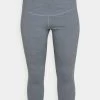 Nike Performance ONE PLUS - Leggings - Iron Grey (white)